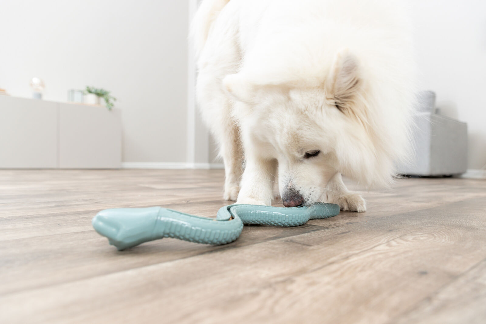 Игрушка для лакомств Snack-Snake, TPR