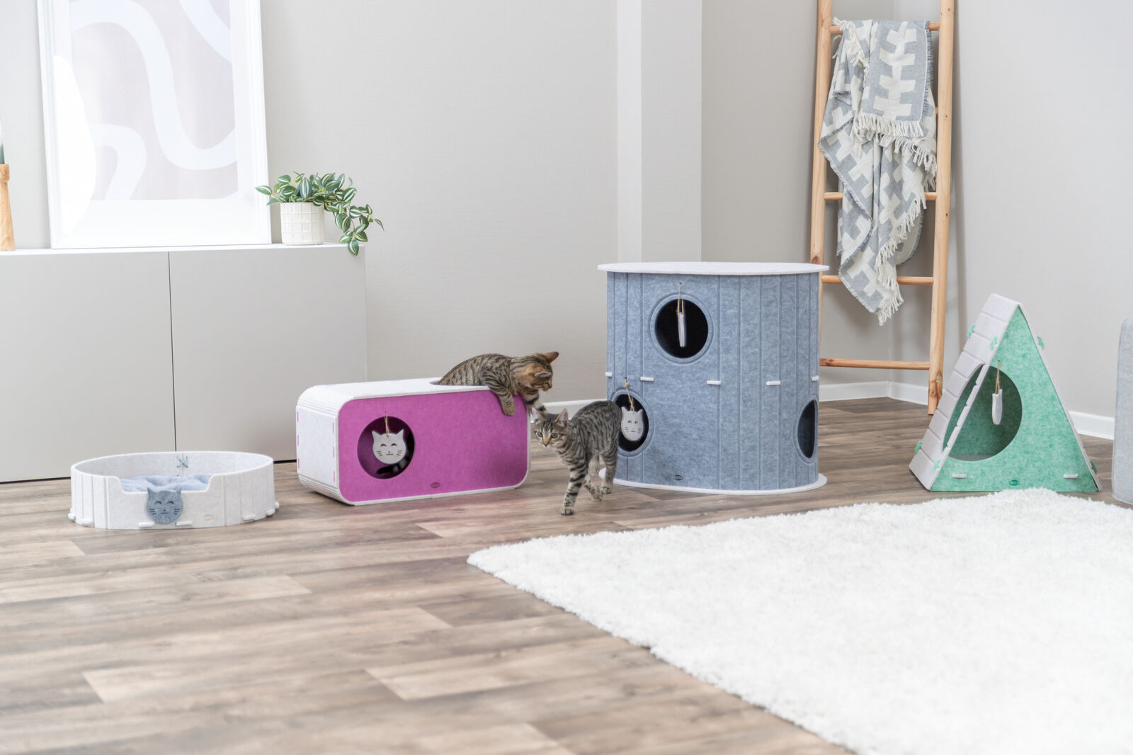 Лежак для кошки Пещера, 58 х 29 х 27 см, фетр п/э, песочно-розовый